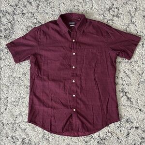 Van Heusen Men's Maroon Short Sleeve button-down Shirt